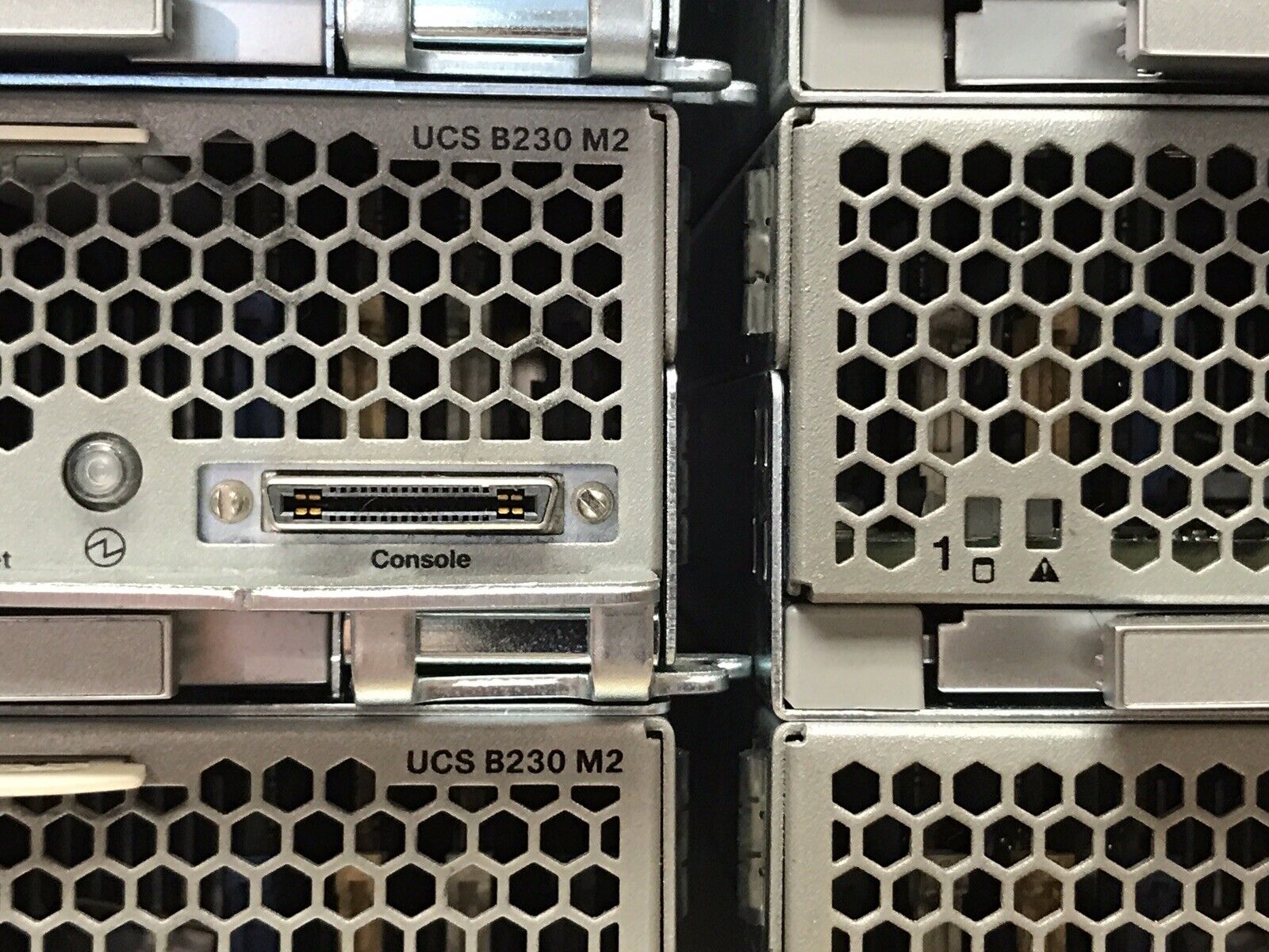 Cisco B230 M2 Two E7-2870 10 Core Blade Server 2x Tray 192GB RAM M81KR 800-34943.