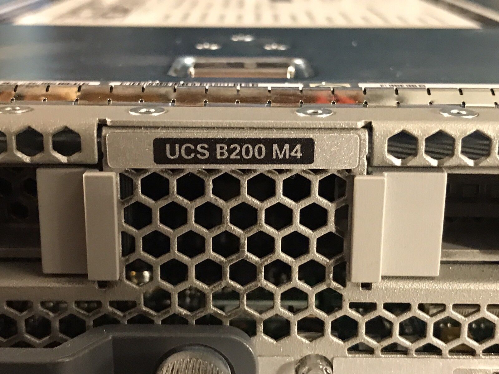 Cisco B200 M4 2x E5-2660V3 256GB Blade Server 2x 300GB VIC1240 UCS-MR-1X162RU.