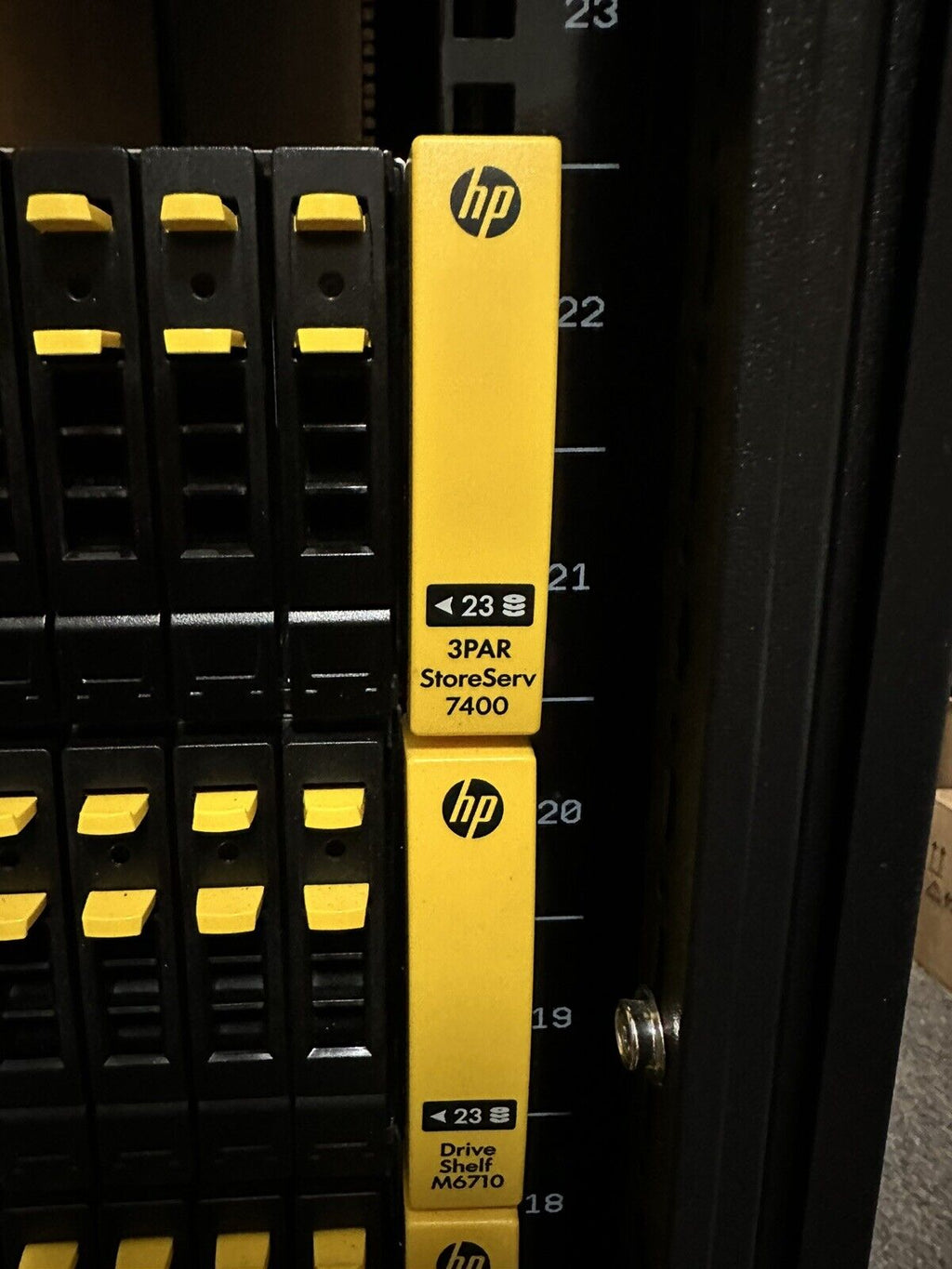 HPE 3PAR StoreServ 7400 2-Node 96 Drive 57.6TB SAN System 42U Rack PDU 5x M6710.