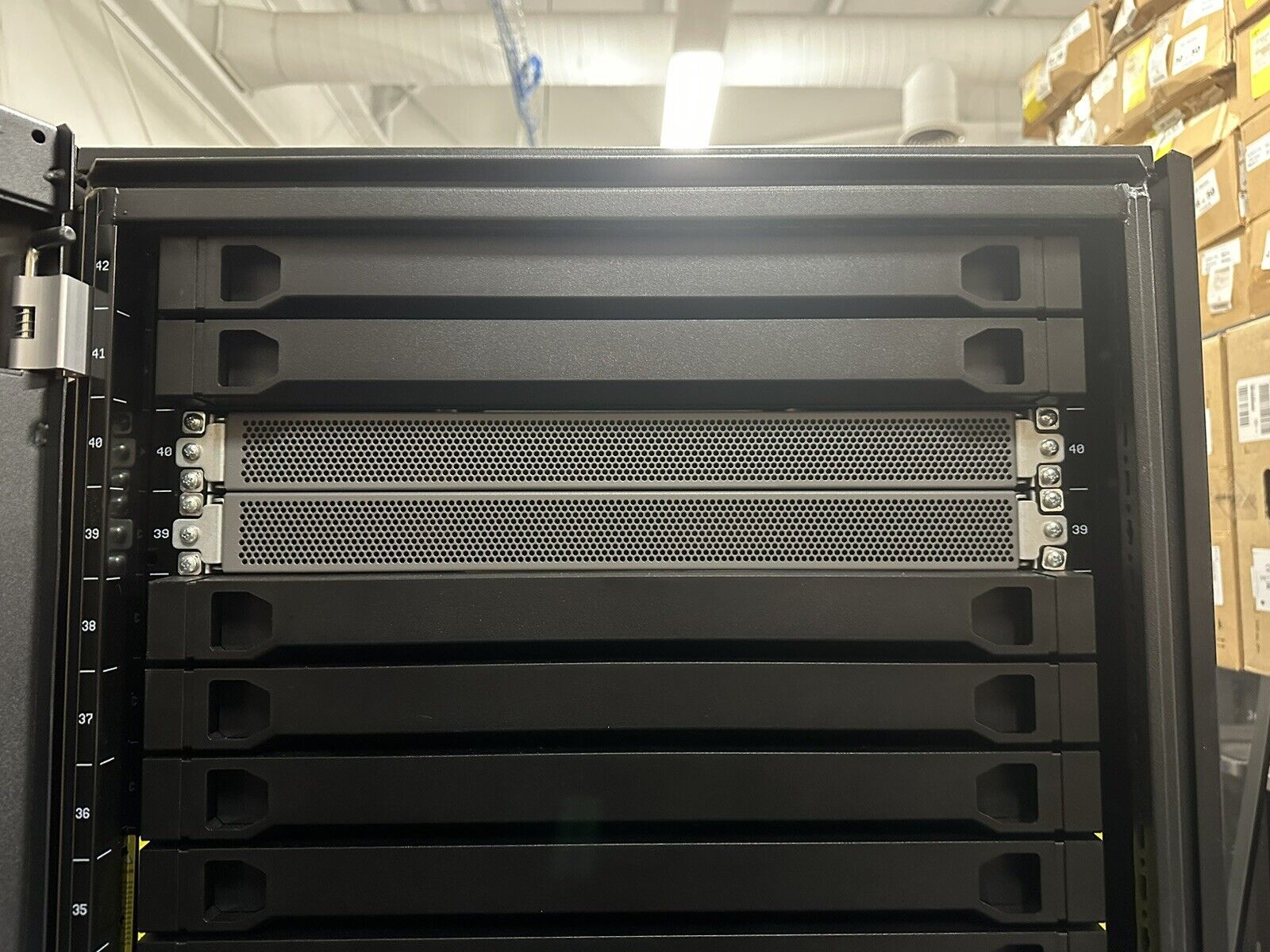 HPE 3PAR StoreServ 7400 2-Node 96 Drive 57.6TB SAN System 42U Rack PDU 5x M6710.