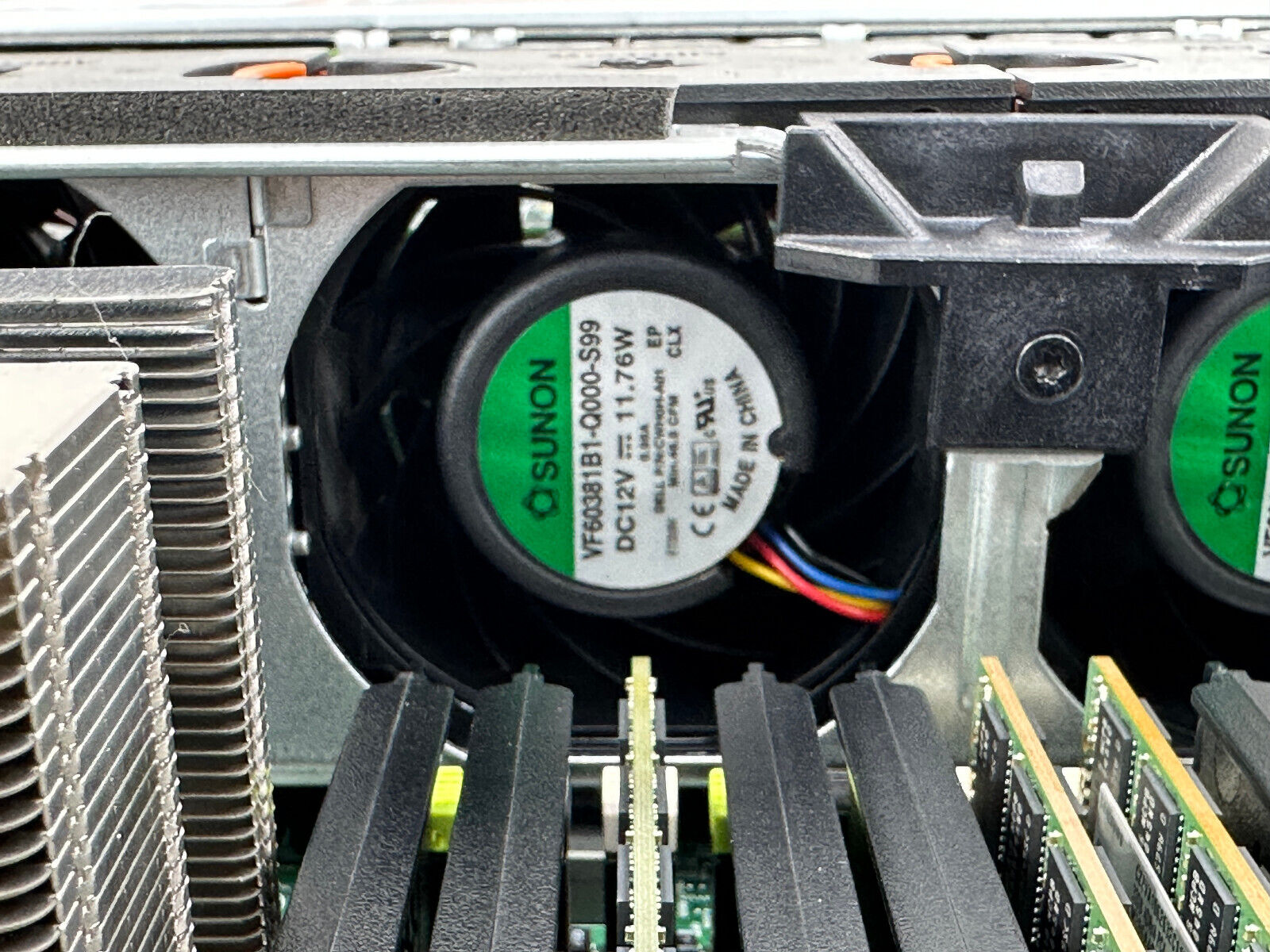 Dell R730xd 2x E5-2697V3 256GB 2x 480GB 4x 1.92TB SSD 12x 1.2TB HDD H730P 1100W.