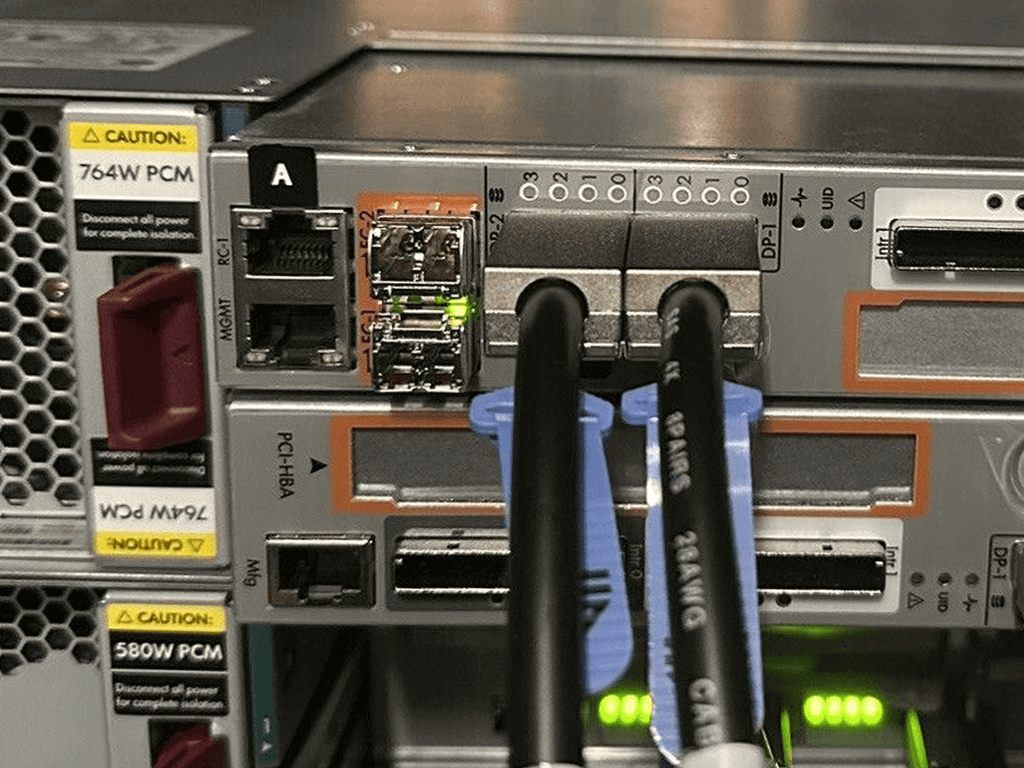 HPE 3PAR StoreServ 7400 2-Node 96 Drive 57.6TB SAN System 42U Rack PDU 5x M6710.